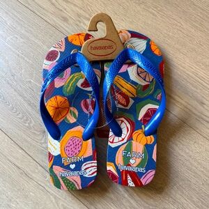Havaianas x FARM Rio Fruit Flip Flop in Blue Star, Size 7.5